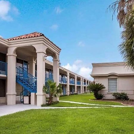 Travelodge By Wyndham Baton Rouge East Exterior foto