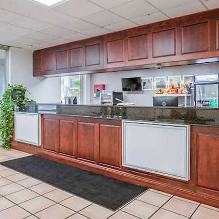 Travelodge By Wyndham Baton Rouge East Interior foto